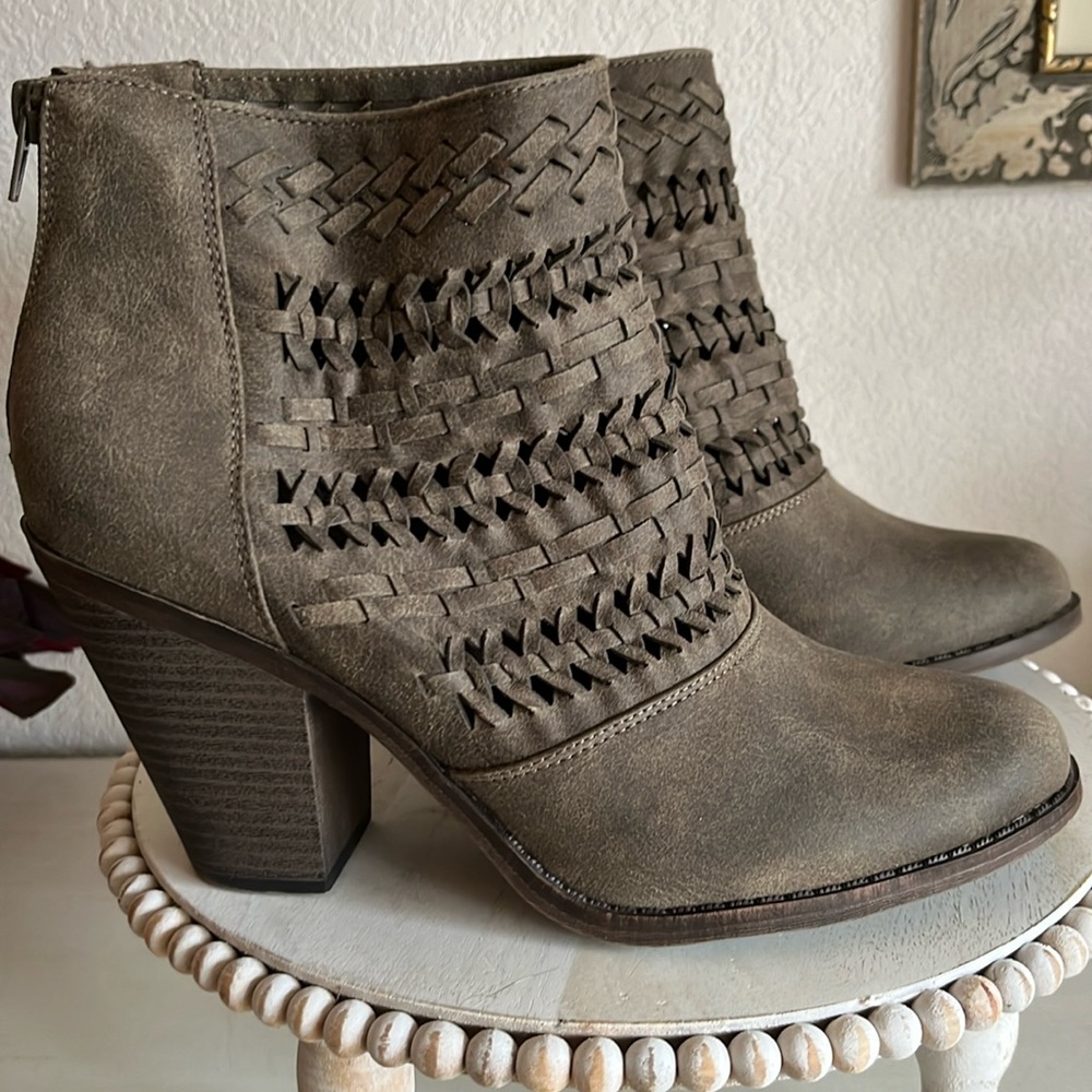 Fergalicious by Fergie ankle boot